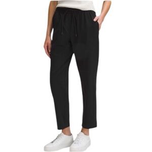 Lululemon tapered leg midrise 78 pant Luxtreme